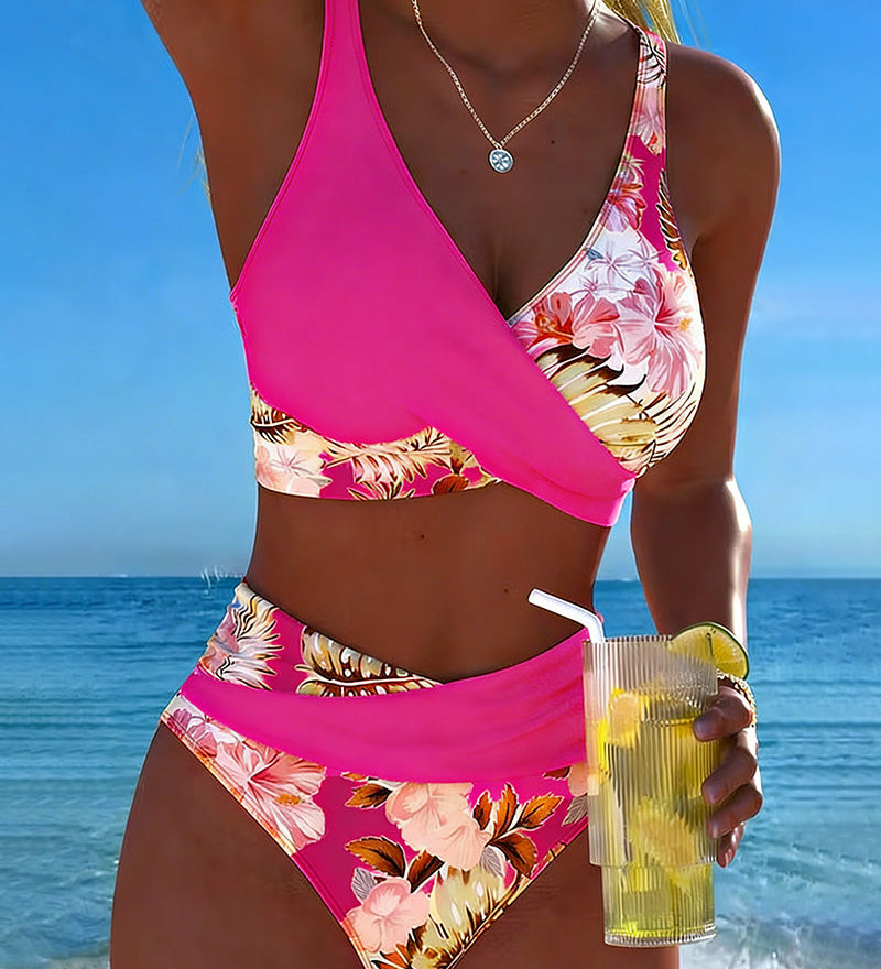 Bikini s kontrastnim cvjetnim uzorkom i prorezom