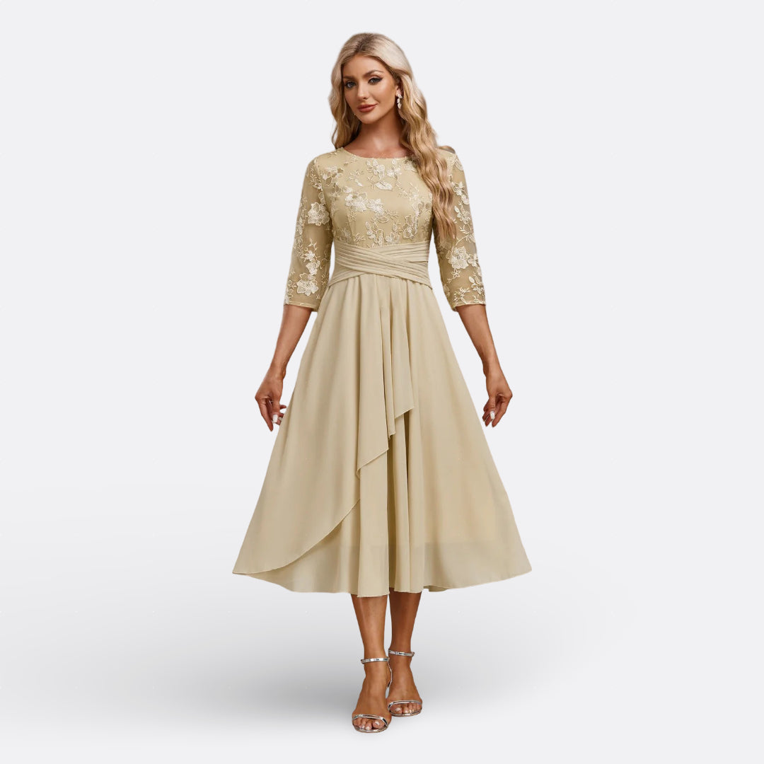 Mariana short-sleeved lace dress