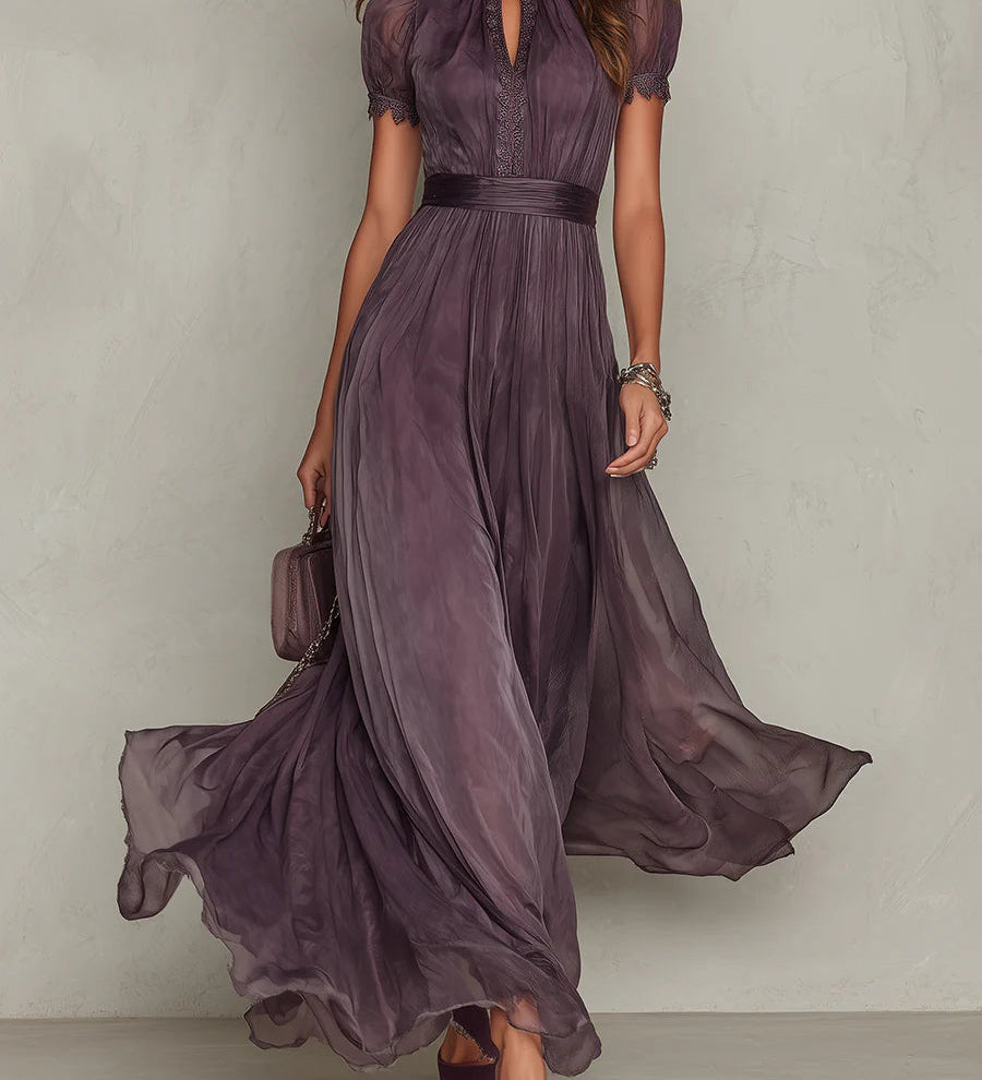 Flávia's long purple dress with a plunging neckline