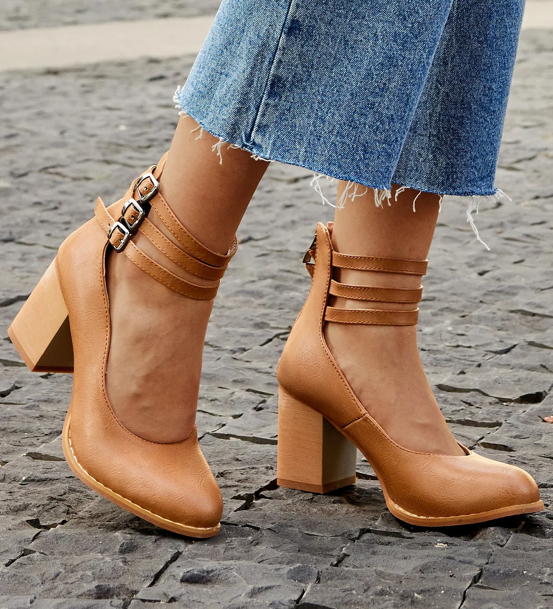 Smooth sandals with an ankle strap and thick sole Casilda