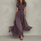 Flávia's long purple dress with a plunging neckline